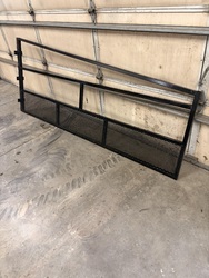 323300